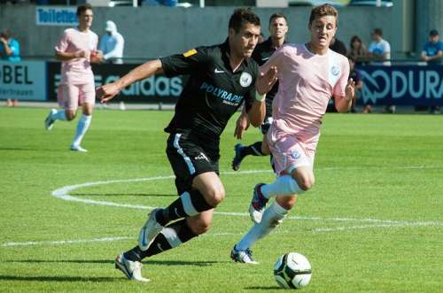 Adis Jahovic (black jersey) in action during yesterday's friendly; photo: Wil facebook page
