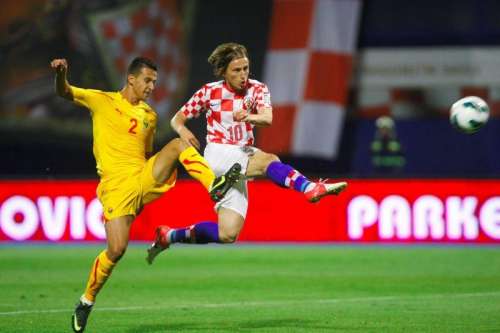 Daniel Georgievski in duel with Luka Modrić; photo: index.hr