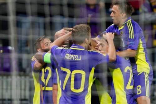 Ibraimi (L of #32) and Maribor celebrate one of their goals; photo: siol.net