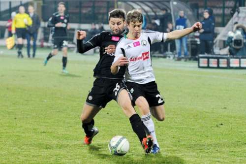 Todorovski (L) in action for Polonia during the Warszawa derby against Legia; photo: legionisci.com