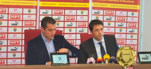 Petar Miloshevski (R) at the press conference; photo: ffm-mk.com