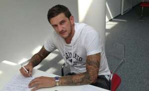 Popov in Vardar offices, photo: fkvardar.mk