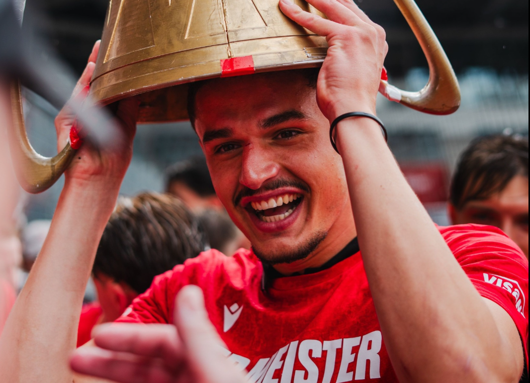 Elmin Rastoder celebrates with Thun's trophy