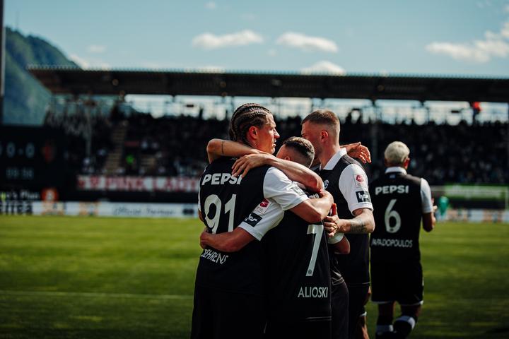 Ezgjan Alioski (in the middle), photo: FC Lugano